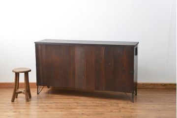 アンティーク家具　アンティーク 前面欅材の上質な鉄脚付き結霜ガラス時代箪笥ローボード(サイドボード、収納棚)