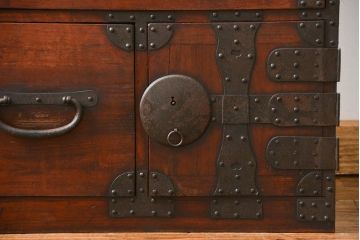 アンティーク家具　古民具・骨董 ☆味わい深い二段重ね時代箪笥(整理タンス、衣装箪笥)