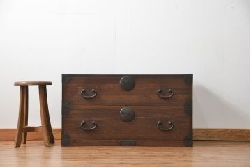 アンティーク家具　アンティーク 上品な丸金具の時代箪笥ローボード(ローチェスト、衣装箪笥)