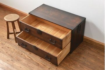 アンティーク家具　アンティーク 上品な丸金具の時代箪笥ローボード(ローチェスト、衣装箪笥)