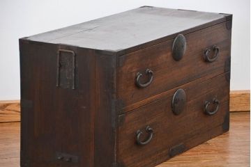 アンティーク家具　アンティーク 上品な丸金具の時代箪笥ローボード(ローチェスト、衣装箪笥)