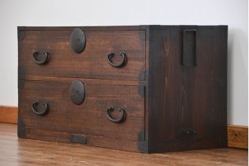 アンティーク家具　アンティーク 上品な丸金具の時代箪笥ローボード(ローチェスト、衣装箪笥)