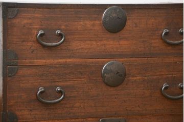 アンティーク家具　アンティーク 上品な丸金具の時代箪笥ローボード(ローチェスト、衣装箪笥)