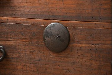 アンティーク家具　アンティーク 上品な丸金具の時代箪笥ローボード(ローチェスト、衣装箪笥)