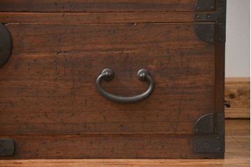 アンティーク家具　アンティーク 上品な丸金具の時代箪笥ローボード(ローチェスト、衣装箪笥)