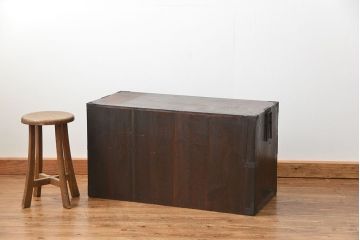 アンティーク家具　アンティーク 上品な丸金具の時代箪笥ローボード(ローチェスト、衣装箪笥)