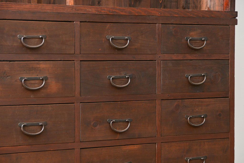 アンティーク家具　アンティーク 引き出し20杯 2段重ね収納箪笥(収納棚、飾り棚、薬箪笥、百味箪笥、チェスト)