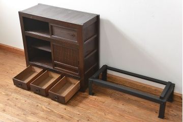 アンティーク家具　古民具・骨董 鉄脚付きの三尺水屋箪笥 サイドボード(収納棚、リビングボード)