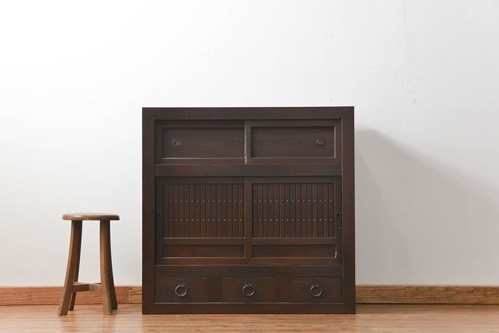 アンティーク家具　古民具・骨董 鉄脚付きの三尺水屋箪笥 サイドボード(収納棚、リビングボード)