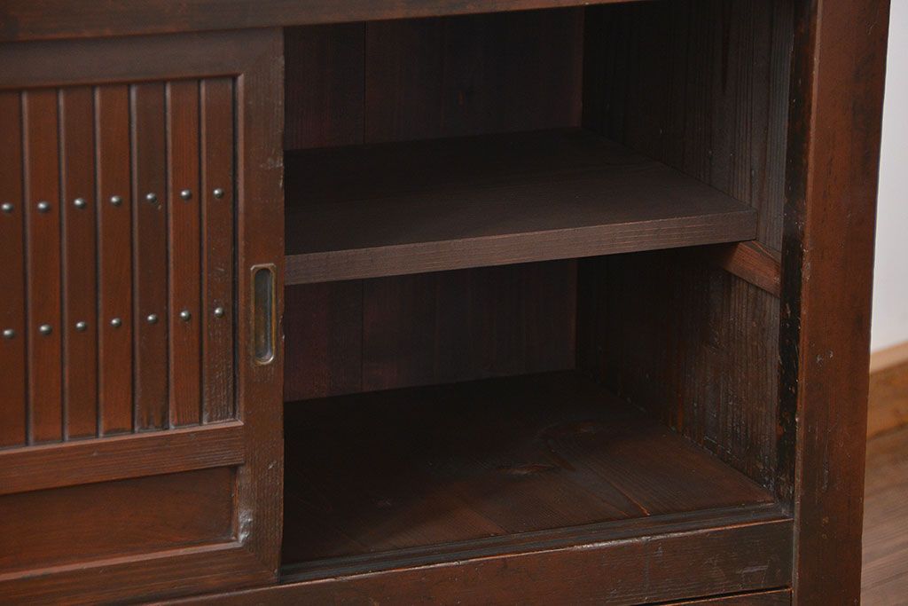 アンティーク家具　古民具・骨董 鉄脚付きの三尺水屋箪笥 サイドボード(収納棚、リビングボード)