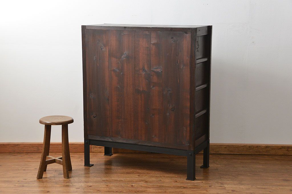 アンティーク家具　古民具・骨董 鉄脚付きの三尺水屋箪笥 サイドボード(収納棚、リビングボード)