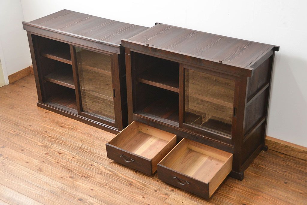 アンティーク家具　古民具・骨董 シンプルな四尺関西収納棚(水屋箪笥、ガラスケース、飾り棚)