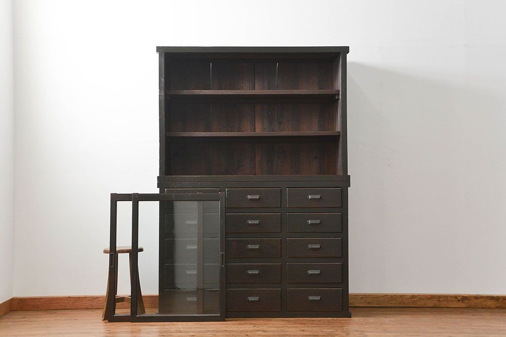 アンティーク家具　古民具・骨董　シックな15杯引き出し収納棚(ガラスケース、飾り棚、百味箪笥、薬箪笥)