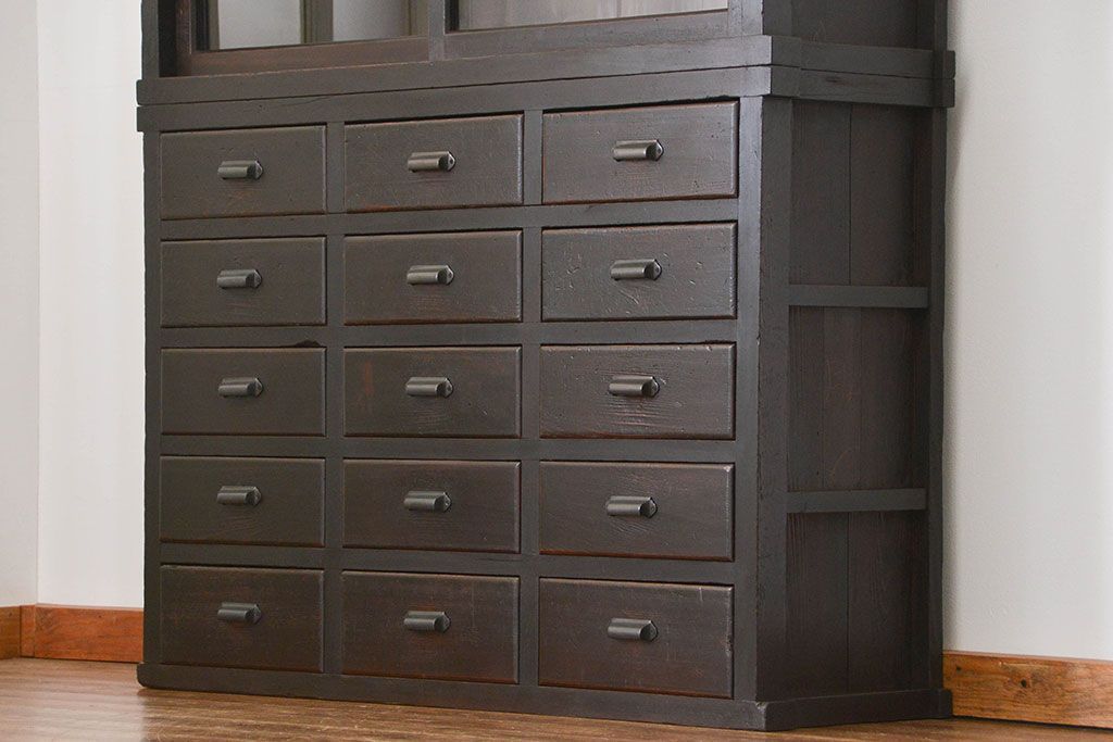 アンティーク家具　古民具・骨董　シックな15杯引き出し収納棚(ガラスケース、飾り棚、百味箪笥、薬箪笥)