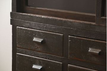 アンティーク家具　古民具・骨董　シックな15杯引き出し収納棚(ガラスケース、飾り棚、百味箪笥、薬箪笥)