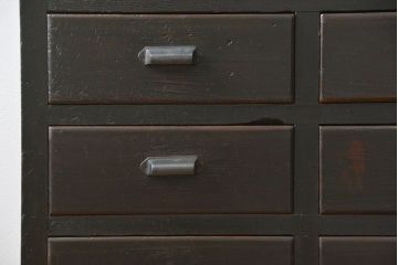 アンティーク家具　古民具・骨董　シックな15杯引き出し収納棚(ガラスケース、飾り棚、百味箪笥、薬箪笥)