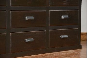 アンティーク家具　古民具・骨董　シックな15杯引き出し収納棚(ガラスケース、飾り棚、百味箪笥、薬箪笥)