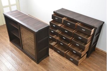 アンティーク家具　古民具・骨董　シックな15杯引き出し収納棚(ガラスケース、飾り棚、百味箪笥、薬箪笥)