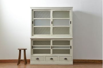 アンティーク家具　アンティークペイント仕上げ ダイヤガラスキャビネット(食器棚、カップボード)