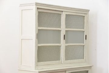 アンティーク家具　アンティークペイント仕上げ ダイヤガラスキャビネット(食器棚、カップボード)