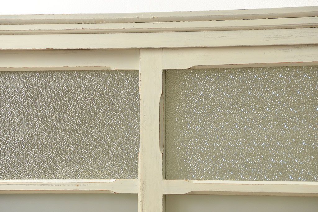 アンティーク家具　アンティークペイント仕上げ ダイヤガラスキャビネット(食器棚、カップボード)