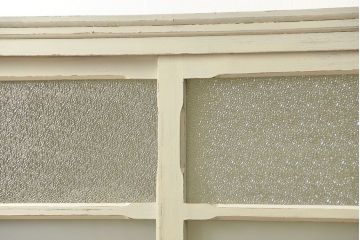 アンティーク家具　アンティークペイント仕上げ ダイヤガラスキャビネット(食器棚、カップボード)