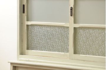 アンティーク家具　アンティークペイント仕上げ ダイヤガラスキャビネット(食器棚、カップボード)