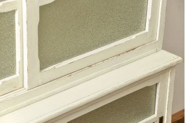 アンティーク家具　アンティークペイント仕上げ ダイヤガラスキャビネット(食器棚、カップボード)