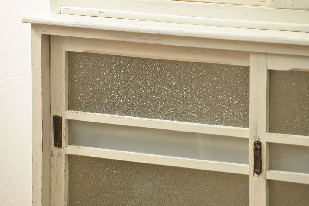 アンティーク家具　アンティークペイント仕上げ ダイヤガラスキャビネット(食器棚、カップボード)