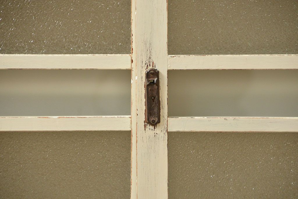 アンティーク家具　アンティークペイント仕上げ ダイヤガラスキャビネット(食器棚、カップボード)