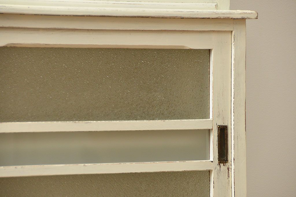 アンティーク家具　アンティークペイント仕上げ ダイヤガラスキャビネット(食器棚、カップボード)