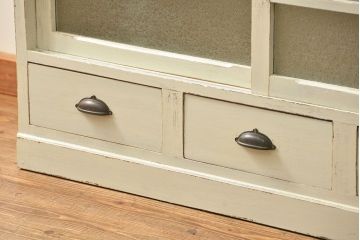 アンティーク家具　アンティークペイント仕上げ ダイヤガラスキャビネット(食器棚、カップボード)