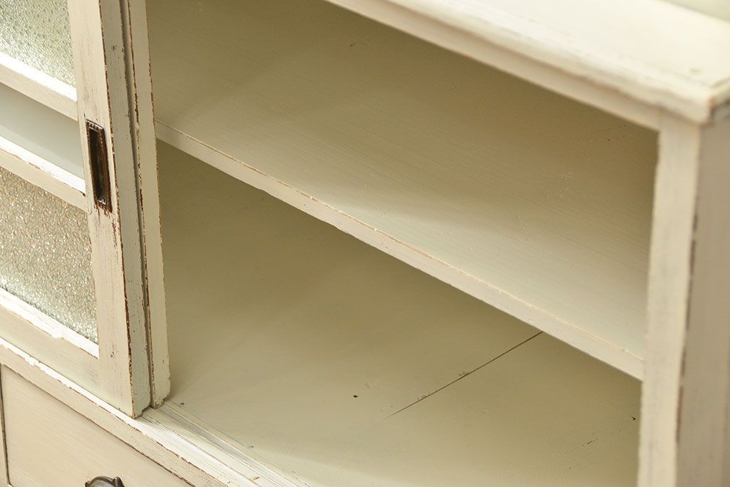 アンティーク家具　アンティークペイント仕上げ ダイヤガラスキャビネット(食器棚、カップボード)