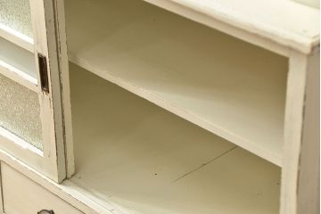 アンティーク家具　アンティークペイント仕上げ ダイヤガラスキャビネット(食器棚、カップボード)