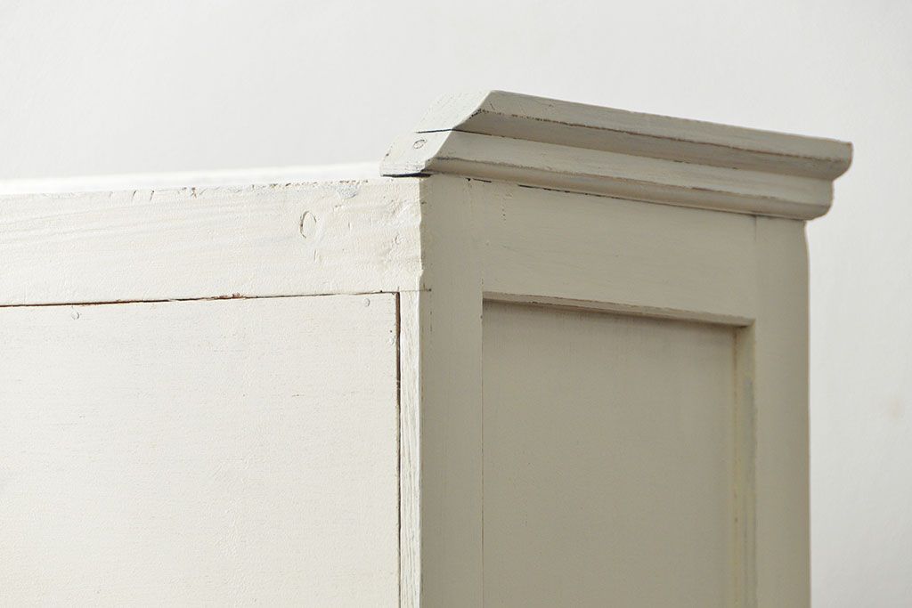 アンティーク家具　アンティークペイント仕上げ ダイヤガラスキャビネット(食器棚、カップボード)