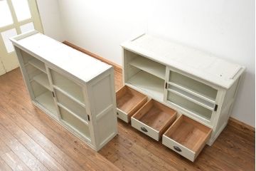 アンティーク家具　アンティークペイント仕上げ ダイヤガラスキャビネット(食器棚、カップボード)