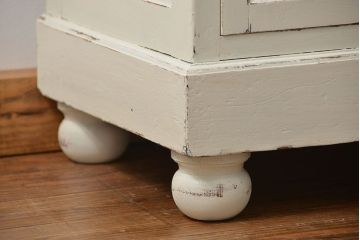 レトロ家具　アンティークペイント レトロな脚付きデンタルキャビネット(デンタルケース、ケビント、収納棚)