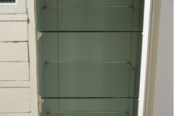 レトロ家具　アンティークペイント レトロな脚付きデンタルキャビネット(デンタルケース、ケビント、収納棚)