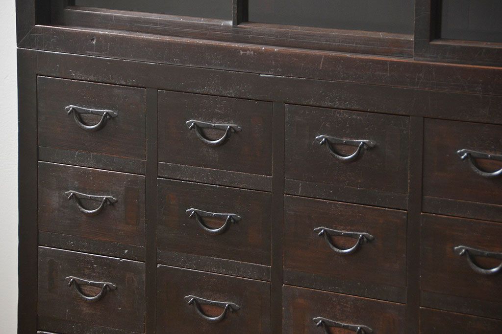 アンティーク家具　古民具・骨董 30杯引き出し重ね収納棚(飾り棚、薬箪笥、水屋箪笥、収納箪笥)