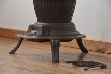 アンティーク雑貨　未使用品 SANKYO(サンキョー) ビンテージダルマストーブ(大)(薪ストーブ、石炭ストーブ)