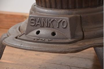 アンティーク雑貨　未使用品 SANKYO(サンキョー) ビンテージダルマストーブ(大)(薪ストーブ、石炭ストーブ)