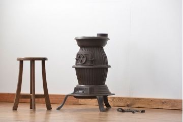 アンティーク雑貨　未使用品 SANKYO(サンキョー) ビンテージダルマストーブ(中)(薪ストーブ、石炭ストーブ)