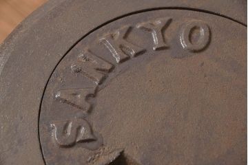 アンティーク雑貨　未使用品 SANKYO(サンキョー) ビンテージダルマストーブ(中)(薪ストーブ、石炭ストーブ)