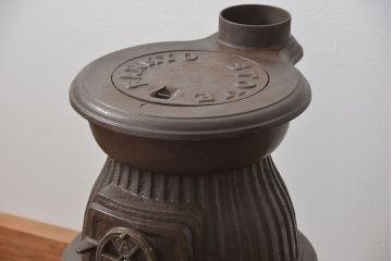 アンティーク雑貨　未使用品 SANKYO(サンキョー) ビンテージダルマストーブ(中)(薪ストーブ、石炭ストーブ)