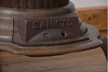 アンティーク雑貨　未使用品 SANKYO(サンキョー) ビンテージダルマストーブ(中)(薪ストーブ、石炭ストーブ)