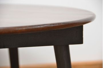 アンティーク家具　アンティーク 古い栓材の丸型センターテーブル(ちゃぶ台、ラウンドテーブル)