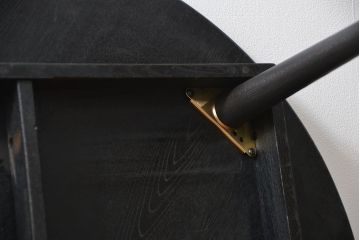 アンティーク家具　アンティーク 古い栓材の丸型センターテーブル(ちゃぶ台、ラウンドテーブル)