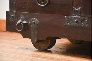 アンティーク家具　古民具・骨董 江戸〜明治期 前面栗材 米沢車箪笥(船箪笥、帳場箪笥)