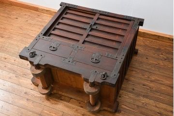 アンティーク家具　古民具・骨董 江戸〜明治期 前面栗材 米沢車箪笥(船箪笥、帳場箪笥)