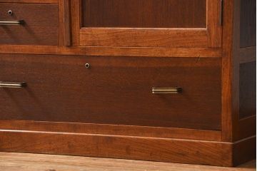 レトロ家具　アンティーク 前面ナラ材のレトロなワードローブ(洋服箪笥、洋服タンス)